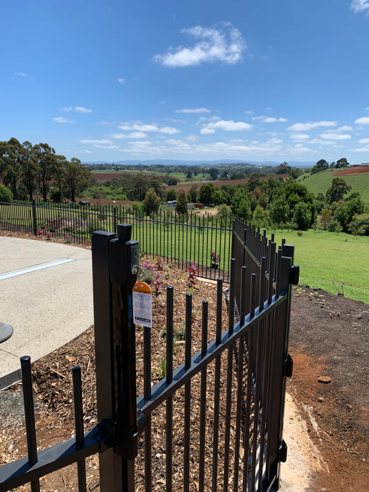 CUSTOM FENCING - INSTALL